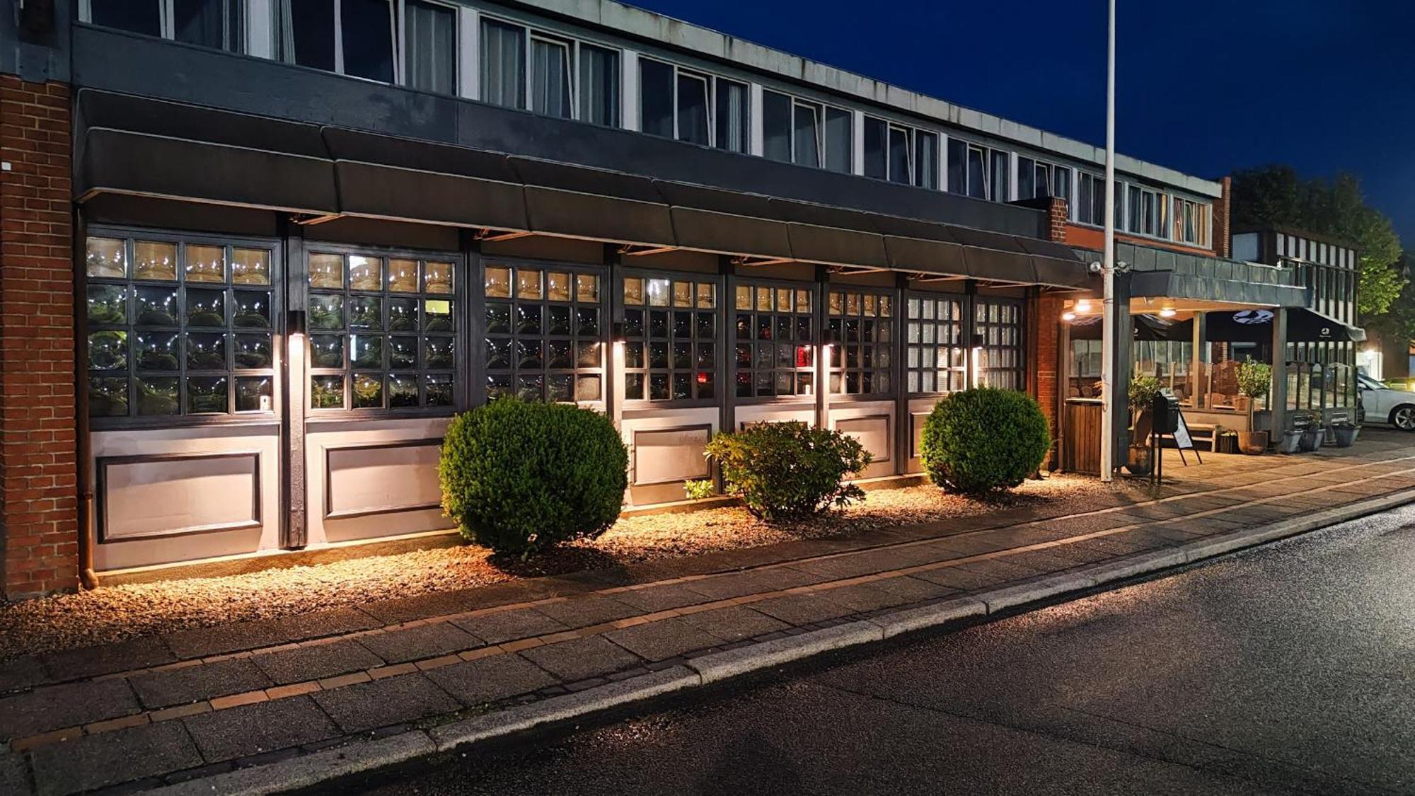 Banegaardshotellet Vojens Kültér fotó
